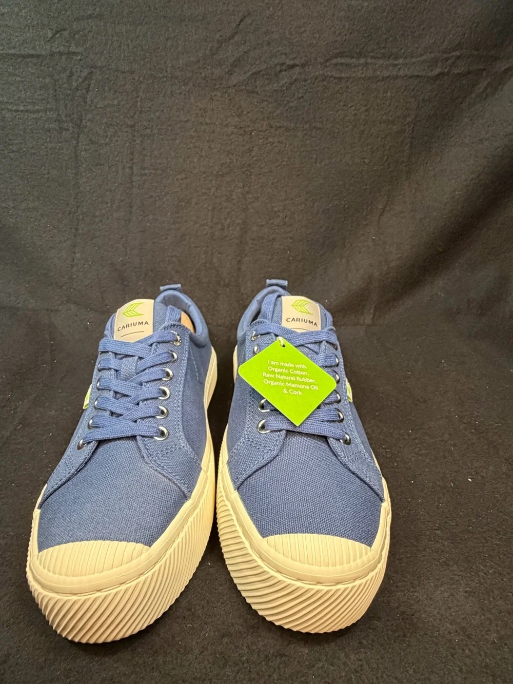 Cariuma Men’s Navy Blue Canvas Low-Top Sneakers men’s 9, ladies 10.5